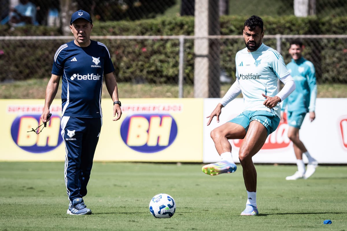 Leonardo Jardim, técnico do Cruzeiro, e Fabrício Bruno, zagueiro (foto: Gustavo Aleixo/Cruzeiro)