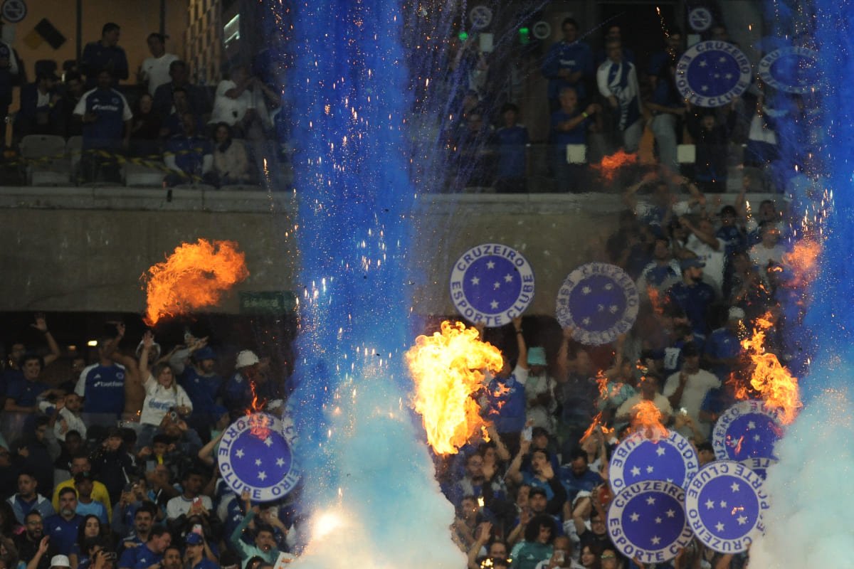 Torcida do Cruzeiro no Mineirão, em Belo Horizonte (foto: Alexandre Guzanshei/EM/D.A. Press)