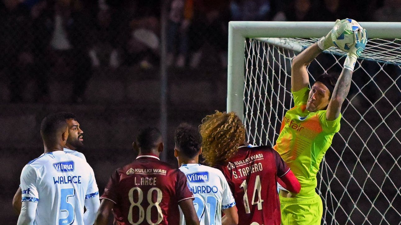 Lance da partida entre Cruzeiro e Mushuc Runa, pela Sul-Americana (foto: Rodrigo Buendia/AFP)