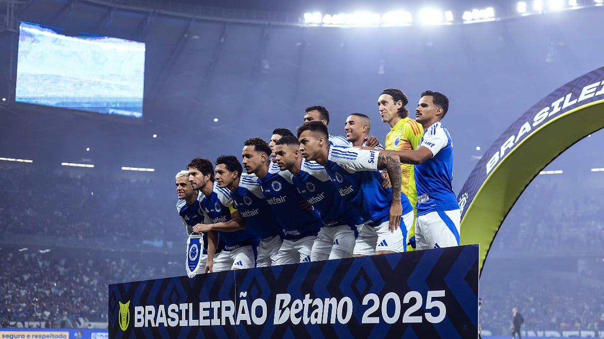 Jogadores do Cruzeiro posicionados para foto no Campeonato Brasileiro (foto: Gustavo Aleixo/Cruzeiro)