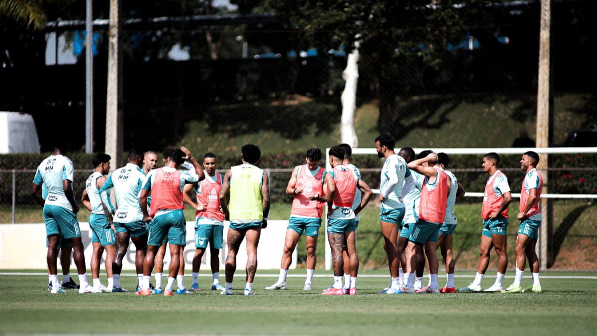 Jogadores do Cruzeiro em treinamento na Toca da Raposa 2 (foto: Gustavo Martins/Cruzeiro)