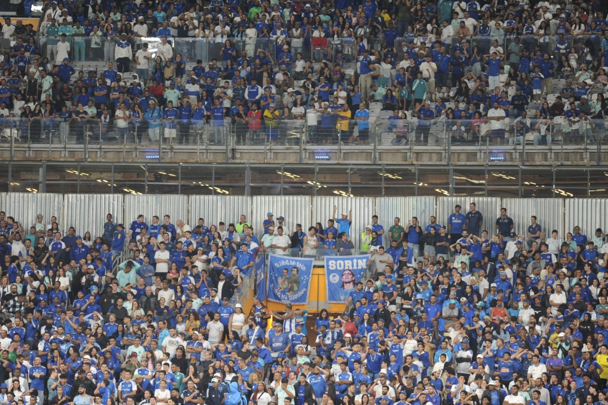 Torcida do Cruzeiro no Mineirão para jogo contra Unión, pela Sul-Americana (foto: Alexandre Guzanshe/EM/DA Press)