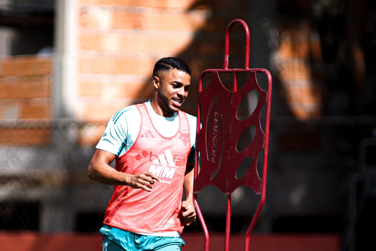 Wanderson, atacante do Cruzeiro, em treinamento na Toca da Raposa 2 (foto: Gustavo Martins/Cruzeiro)