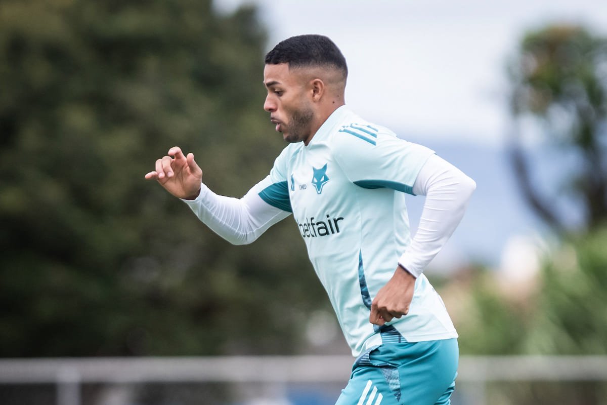 Wanderson, atacante do Cruzeiro, em treinamento na Toca da Raposa 2 (foto: Gustavo Aleixo/Cruzeiro)