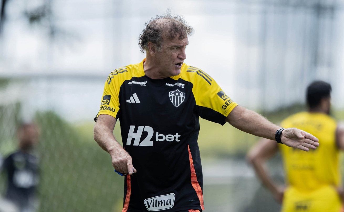 Cuca, técnico do Atlético, durante treinamento na Cidade do Galo (foto: Pedro Souza/Atlético)