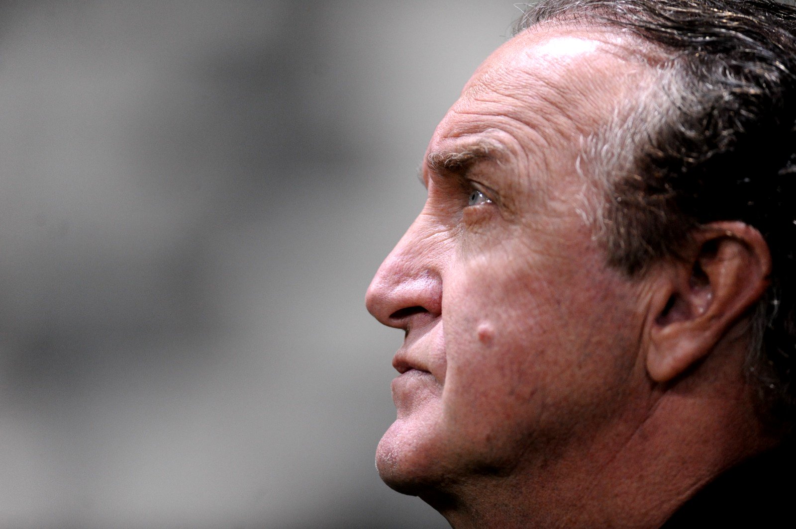 Cuca, técnico do Atlético, olha para o alto antes de jogo contra o Caracas na Arena MRV (foto: Alexandre Guzanshe/EM/DA.Press)