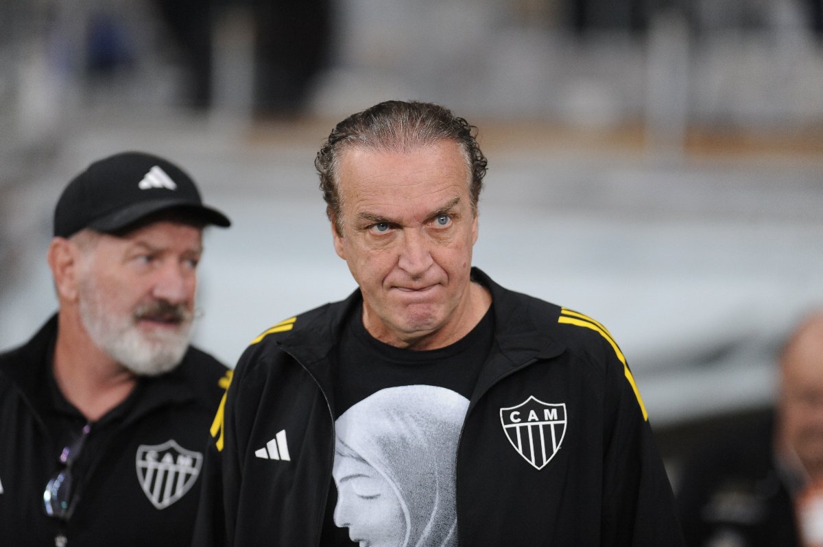 Cuca, técnico do Atlético, antes de clássico contra o Cruzeiro no Mineirão (foto: Alexandre Guzanshe/EM/D.A. Press)
