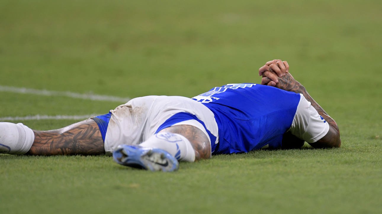 Dudu, ex-atacante do Cruzeiro, no gramado do Mineirão (foto: Douglas Magno/AFP)