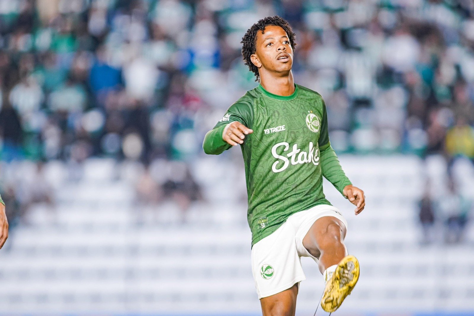 Ênio em aquecimento pelo Juventude (foto: Fernando Alves/ECJ)