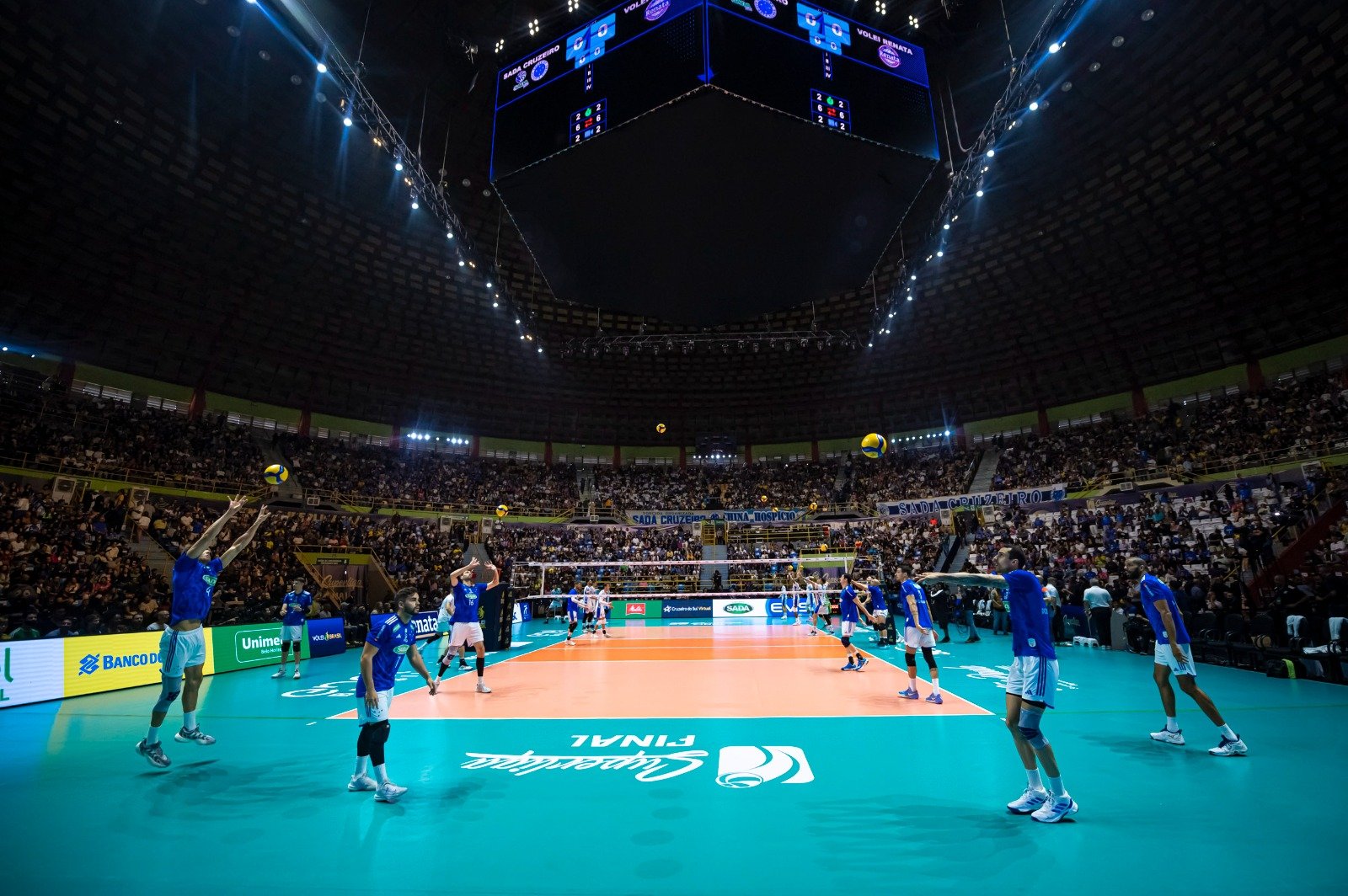 Torcida lotou o Ginásio do Ibirapuera para acompanhar a final da Superliga Masculina de Vôlei (foto: Agência i7/Cruzeiro)