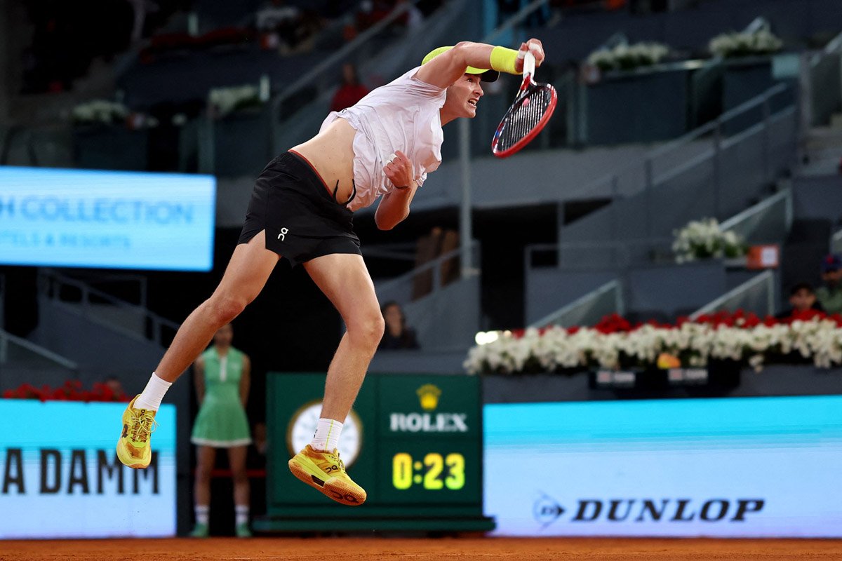 Tenista brasileiro João Fonseca (foto: THOMAS COEX/AFP)