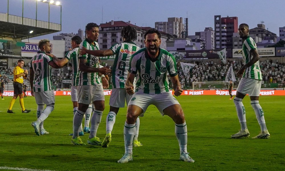 Gilberto comemora gol pelo Juventude (foto: Divulgação/Juventude)