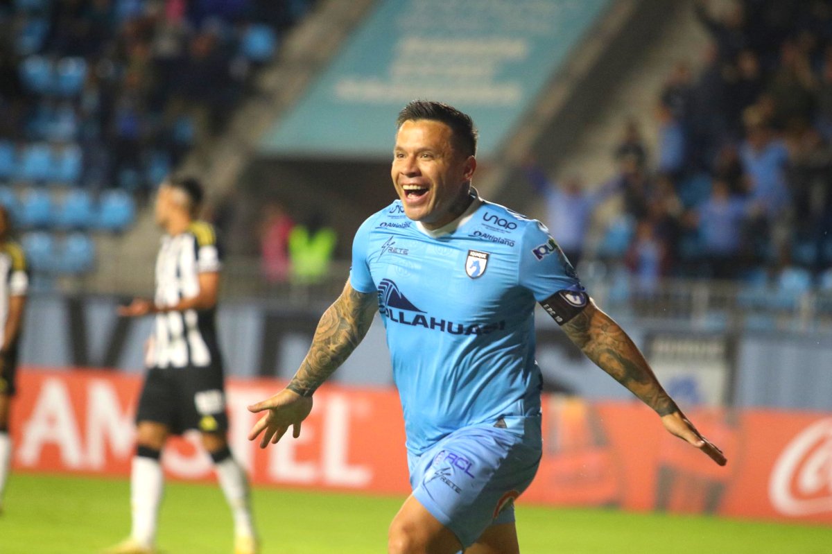 Álvaro Ramos comemora gol contra o Atlético, pelo Deportes Iquique, na Sul-Americana (foto: Divulgação/Deportes Iquique)