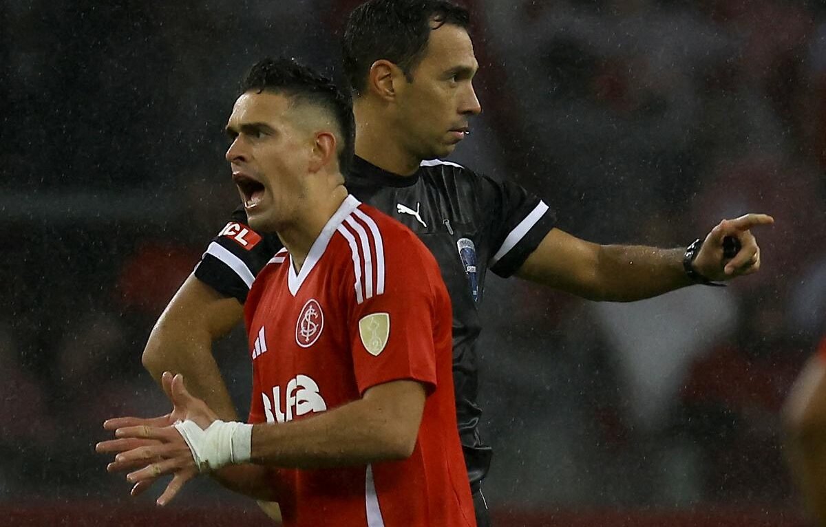 Borré comemora gol pelo Inter sobre o Bahia na LIbertadores (foto: SILVIO AVILA/AFP)