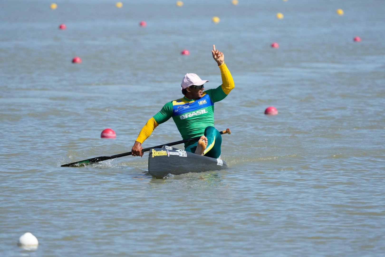 Isaquias Queiroz em prova que conquistou o ouro na Copa do Mundo de canoagem velocidade (foto: Federação Espanhola de Canoagem)