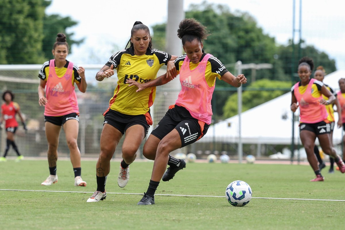 Jogadoras do Atlético durante treino (foto: Daniela Veiga / Atlético)