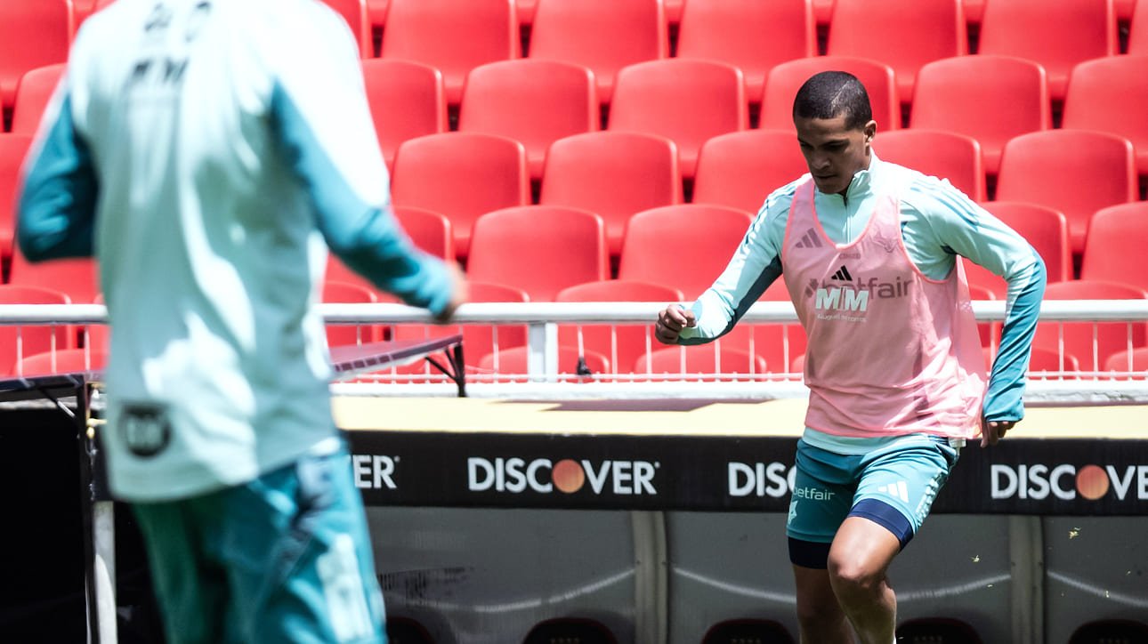 Kauã Prates, lateral-esquerdo do Cruzeiro, em treinamento (foto: Gustavo Aleixo/Cruzeiro)
