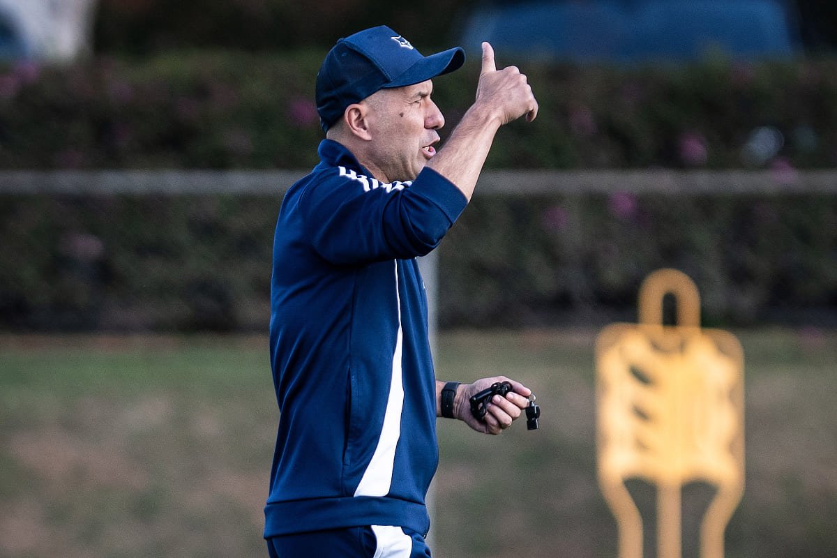 Leonardo Jardim, técnico do Cruzeiro, em treinamento na Toca da Raposa 2 (foto: Gustavo Aleixo/Cruzeiro)