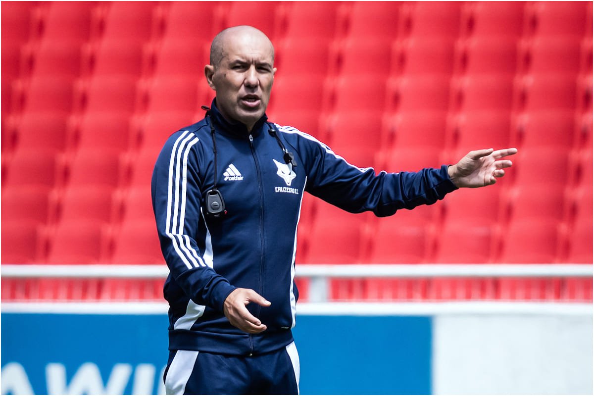 Leonardo Jardim, técnico do Cruzeiro, durante treinamento (foto: Gustavo Aleixo/Cruzeiro)