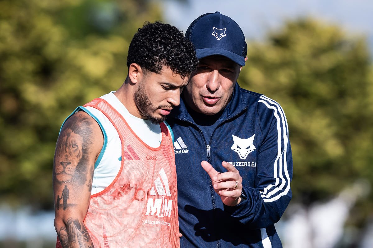 Para a lateral direita do Cruzeiro, Leonardo Jardim tem William e Fagner à disposição (foto: Gustavo Aleixo/Cruzeiro)
