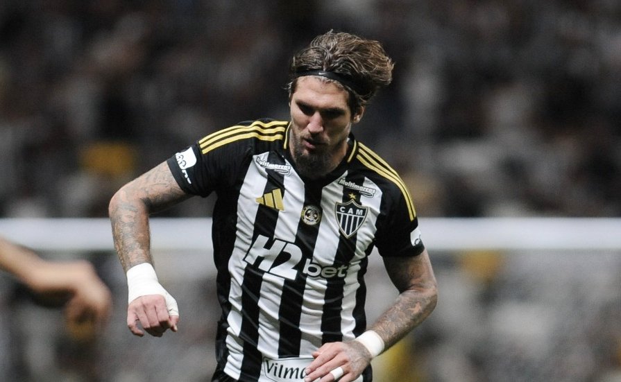 Lyanco em ação pelo Atlético em duelo contra o Fluminense (foto: Alexandre Guzanshe/EM/D.A Press)