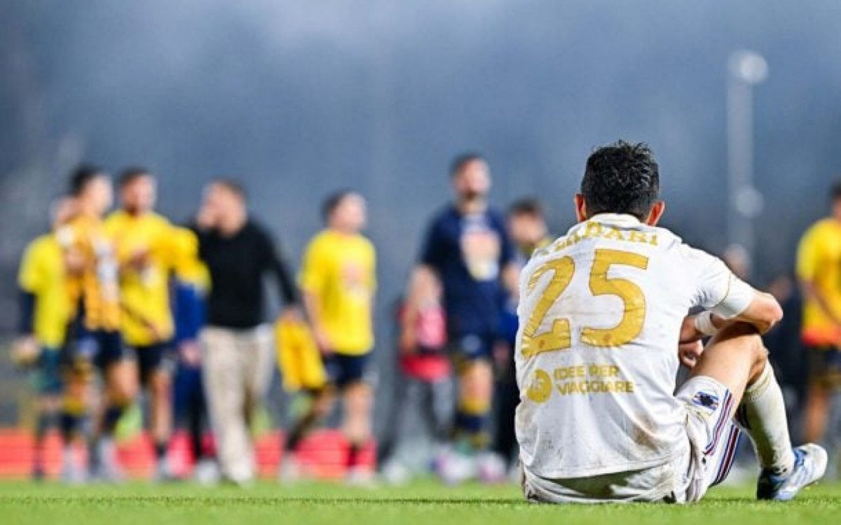Jogador do Sampdoria sentando no gramado (foto: Divulgação / Sampdoria)