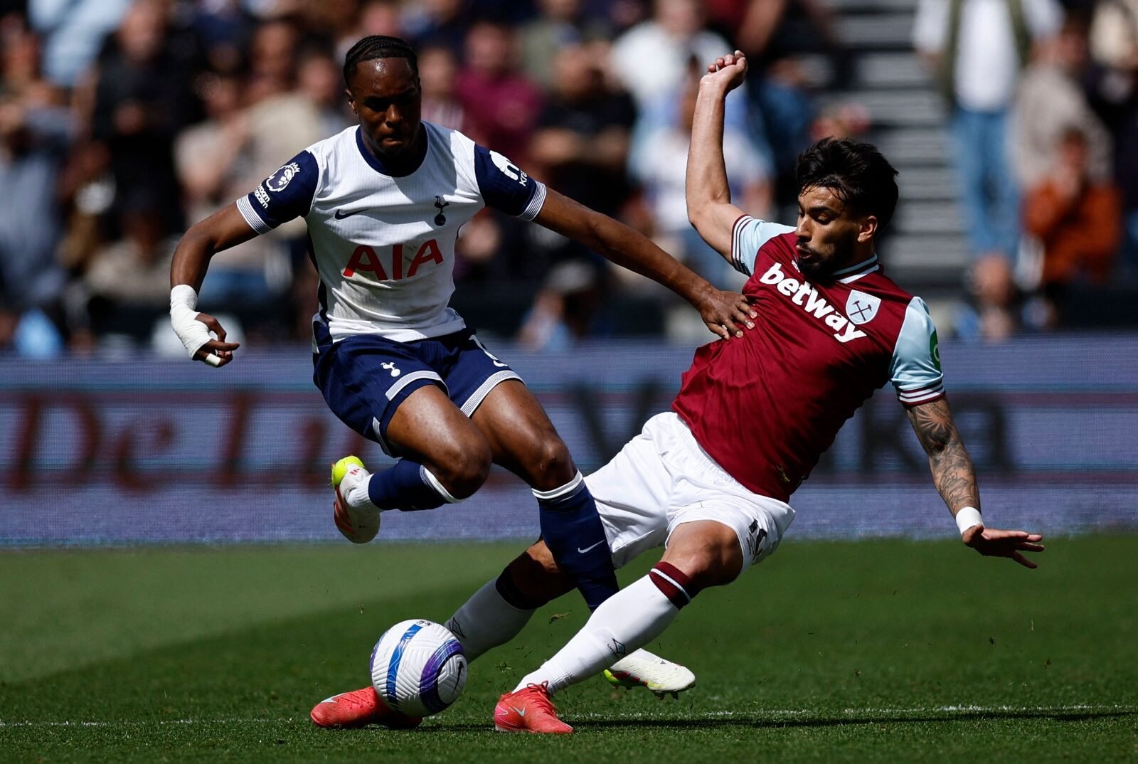 Paquetá em jogo do West Ham (foto: Benjamin Cremel/AFP)