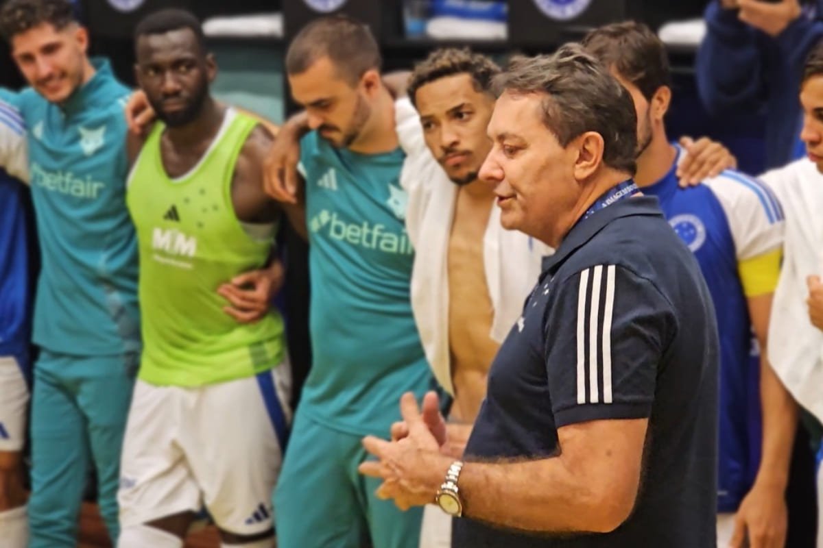 Pedro Lourenço, sócio majoritário da SAF do Cruzeiro, durante discurso após vitória sobre Flamengo (foto: Reprodução/TV Cruzeiro)