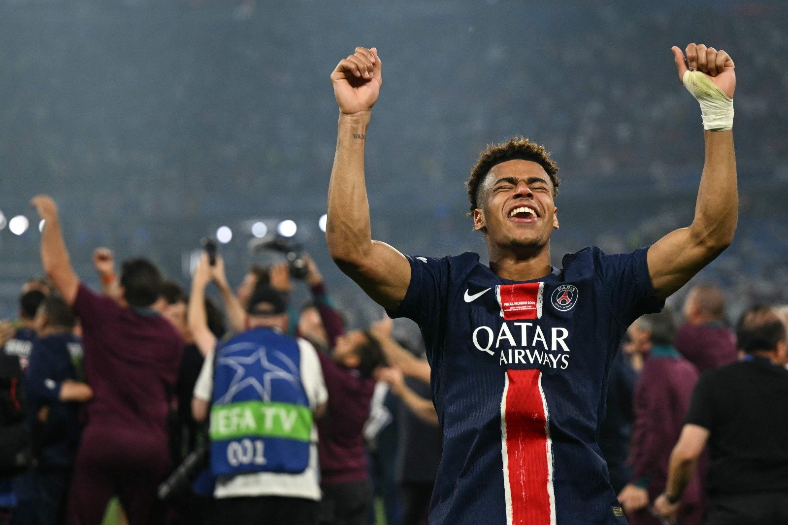 Doué comemora título do PSG na Champions League (foto: Ina Fassbender/AFP)