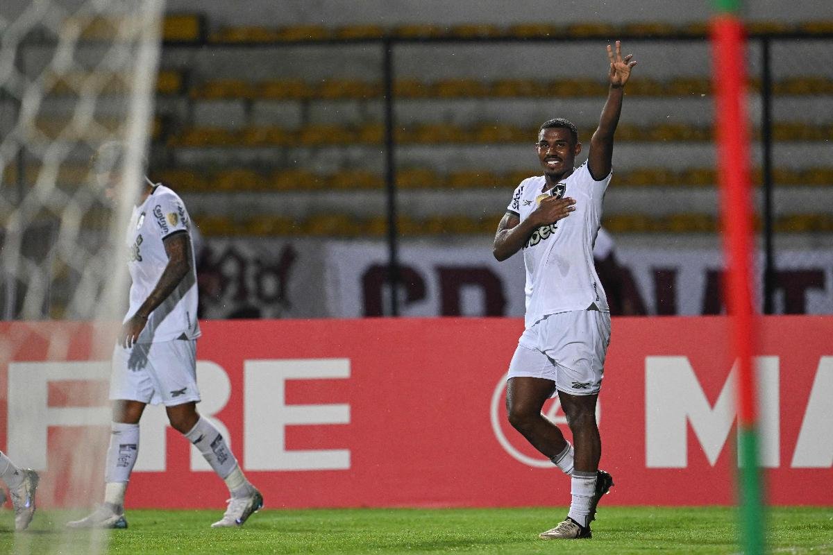 Botafogo venceu Carabobo por 2 a 1 (foto: Juan BARRETO / AFP)