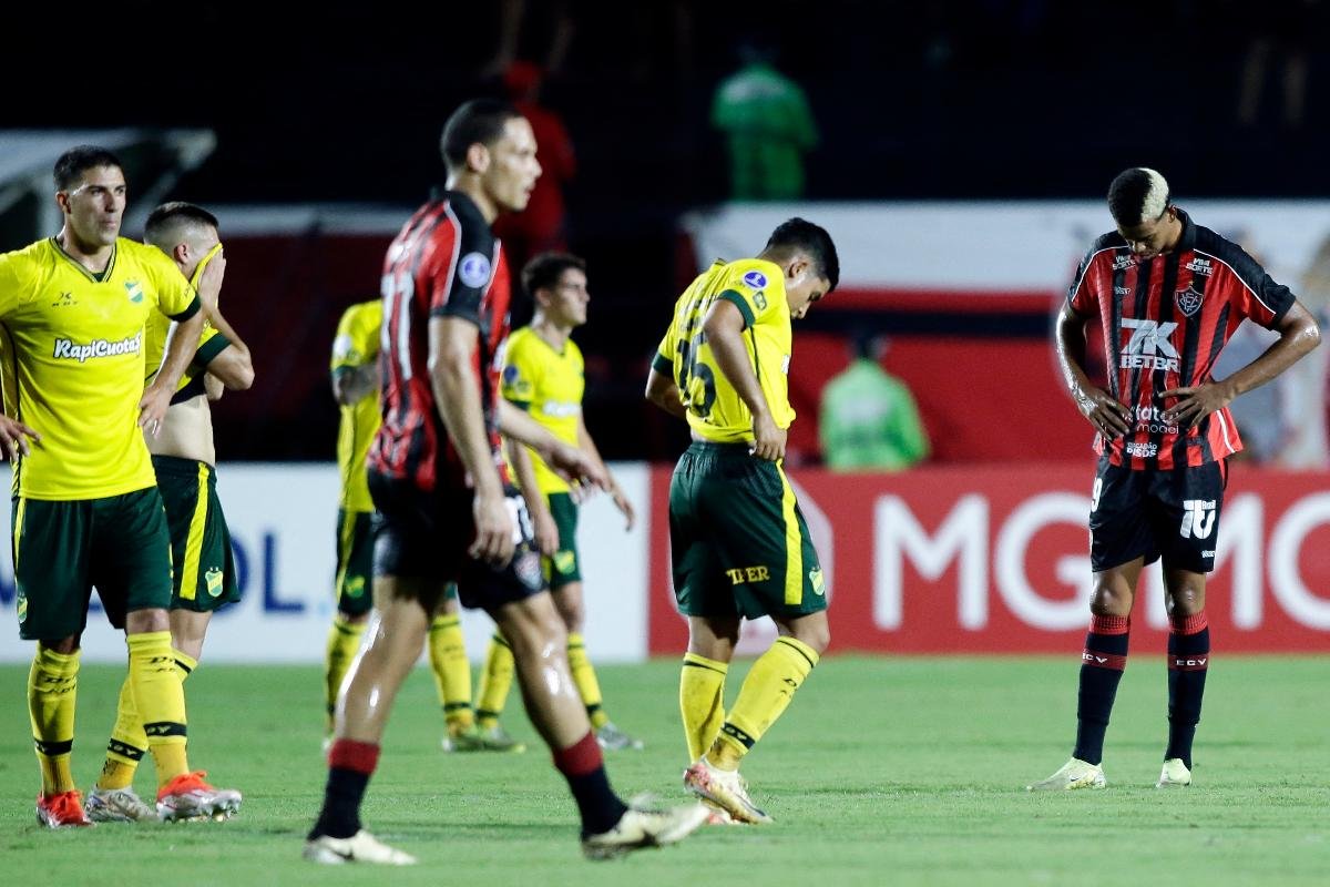 Vitória e Defensa empataram por 1 a 1 (foto: Arisson MARINHO / AFP)