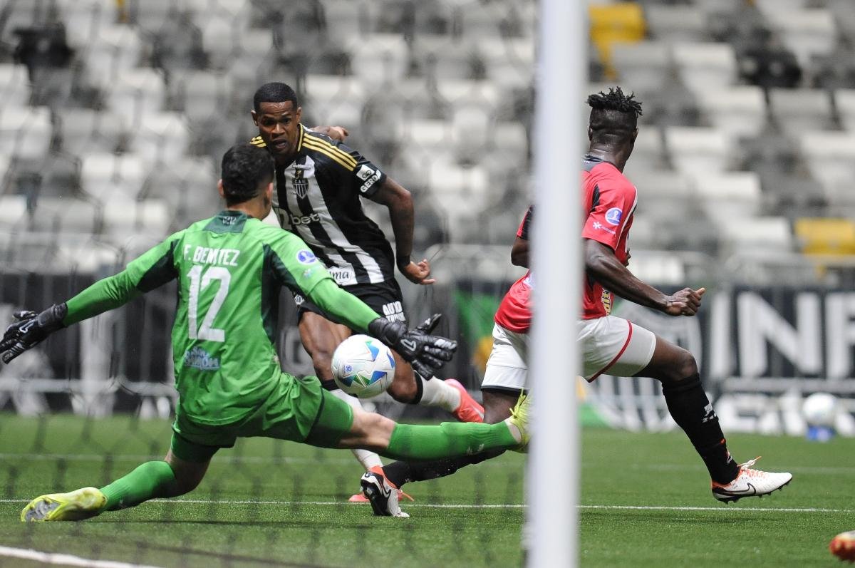 Atlético ganhou do Caracas por 3 a 1 (foto: Alexandre Guzanshe/EM/D.A. Press)