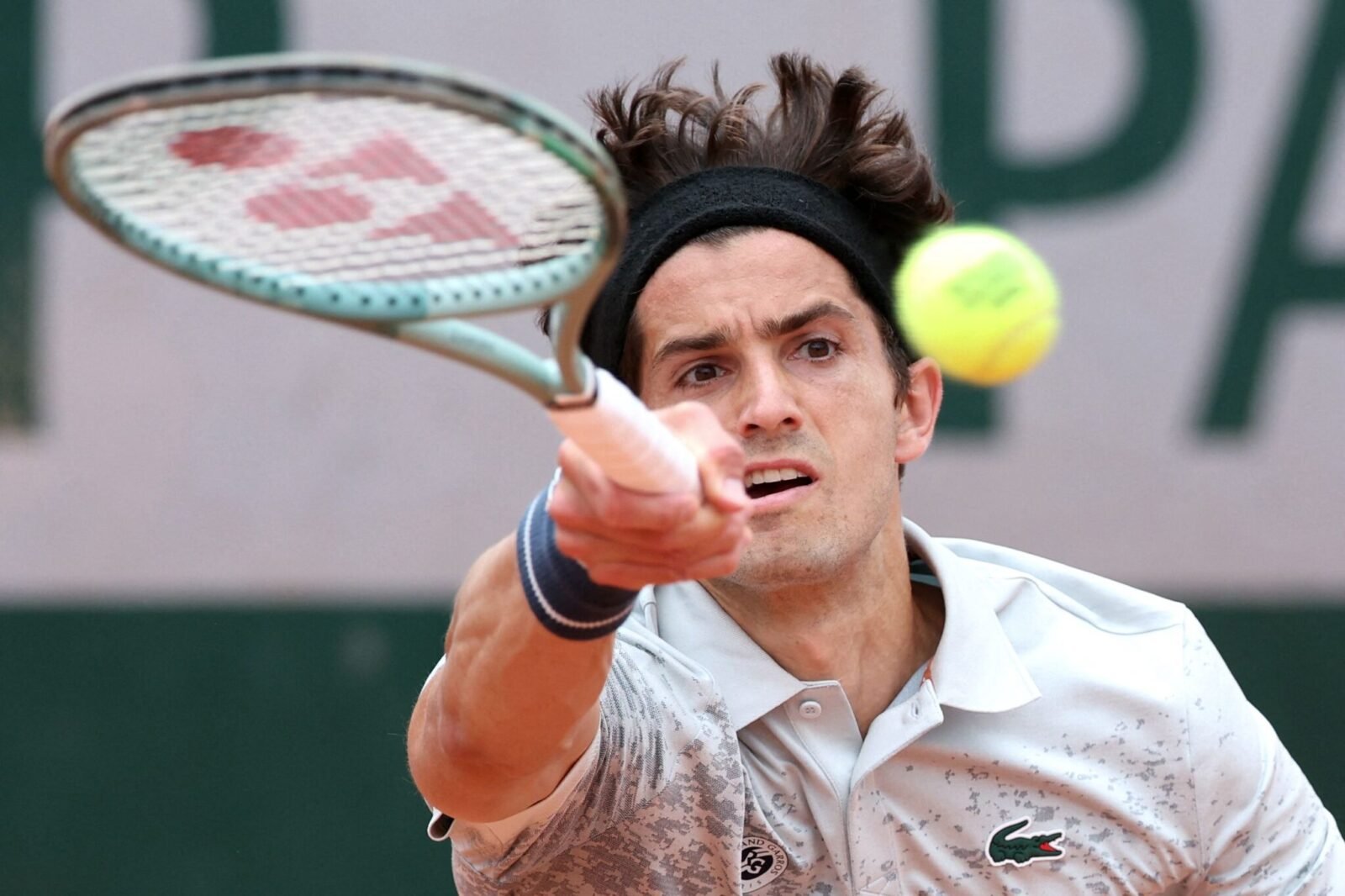 Pierre-Hugues Herbert em Roland Garros (foto: Alain Jocard/AFP)