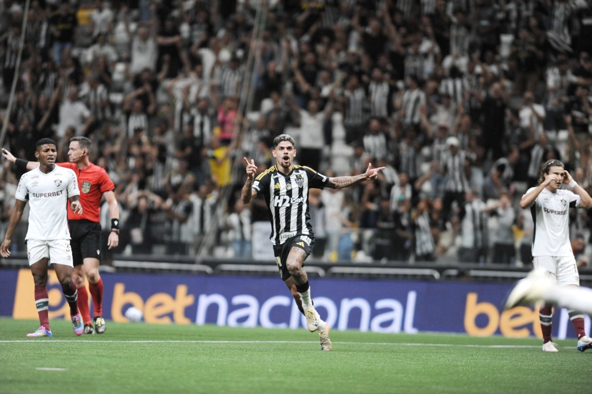 Rubens comemora gol pelo Atlético sobre o Fluminense (foto: Alexandre Guzanshe/EM/D.A. Press)