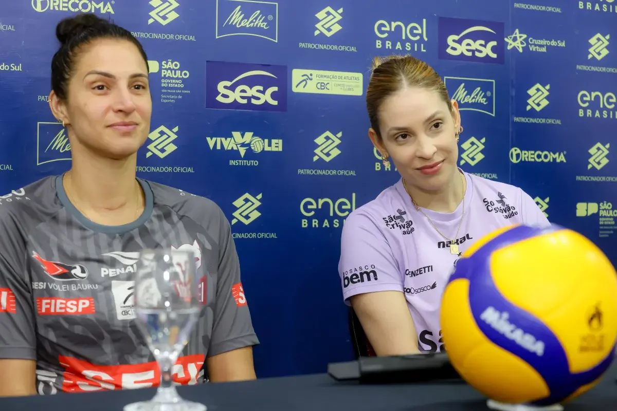 Dani Lins, do Bauru, junto de Camila Brait, do Osasco (foto: Wander Roberto/Inovafoto/CBV)