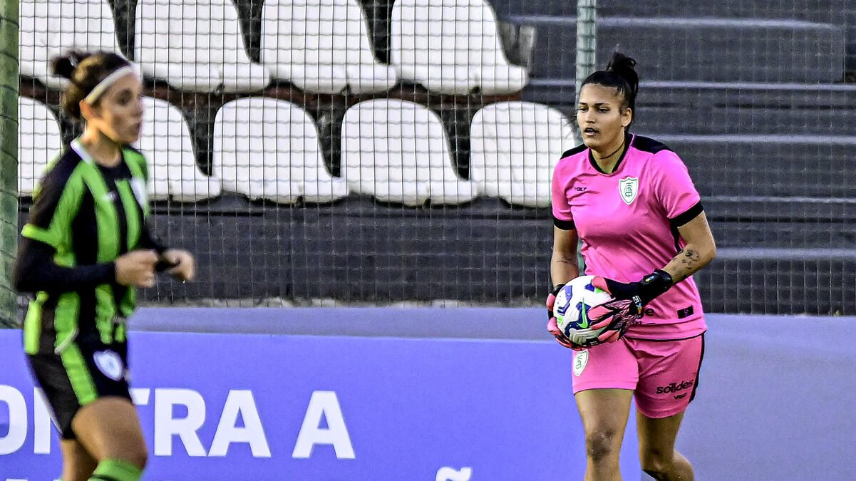 Taluane em ação pelo América contra o Corinthians (foto: Mourão Panda/América)