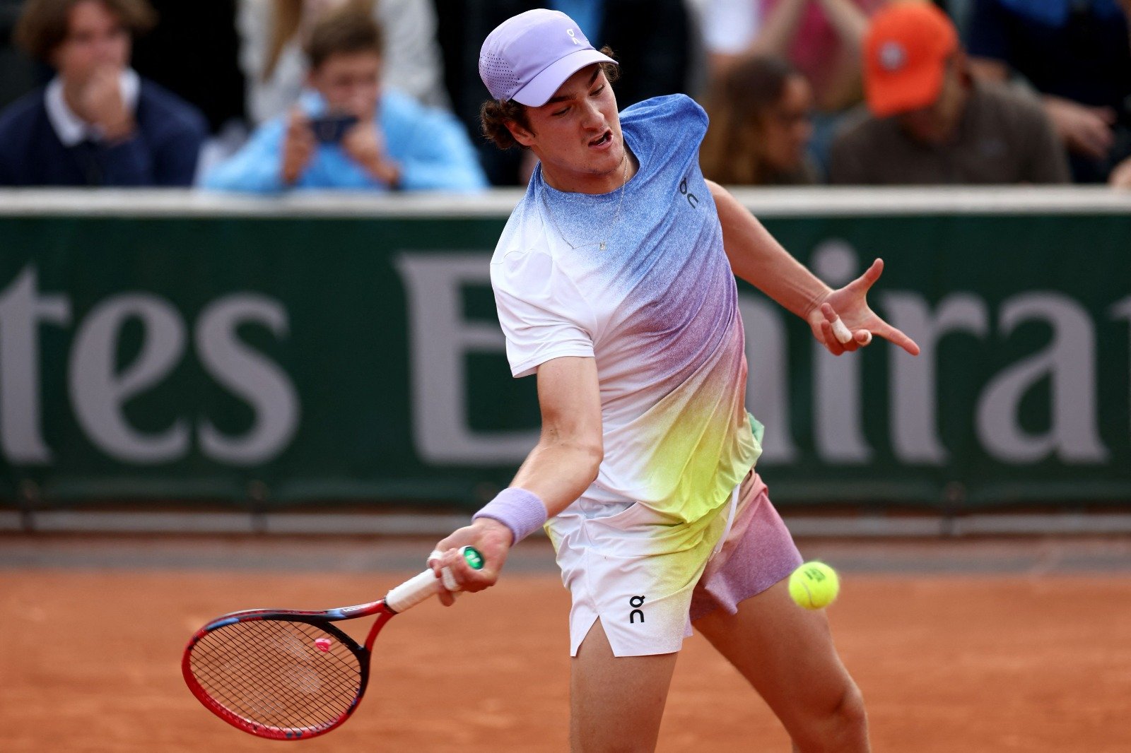 João Fonseca durante jogo de Roland Garros (foto: Franck Fife/AFP)