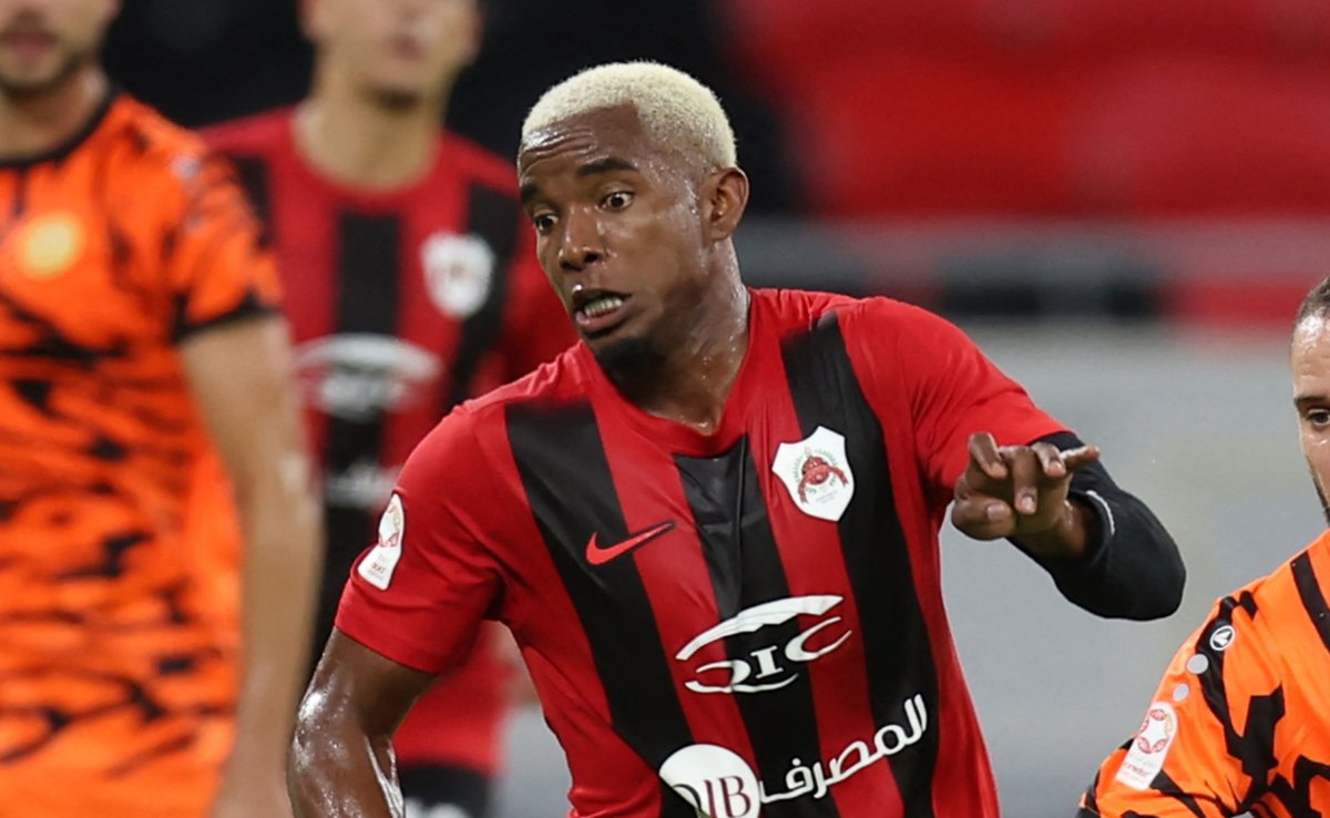 Thiago Mendes em ação pelo Al-Rayyan, do Catar, em agosto de 2024 (foto: Karim Jaafar/AFP)