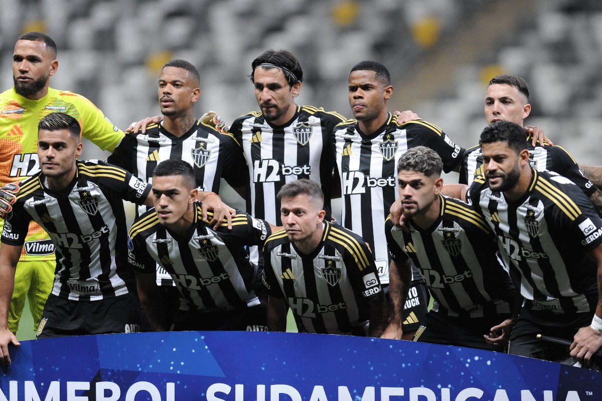 Jogadores do Atlético posam antes de jogo na Sul-Americana (foto: Alexandre Guzanshe/EM/D.A. Press)