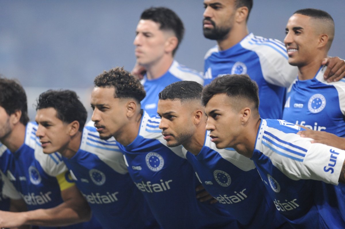 Jogadores do Cruzeiro antes de jogo pelo Brasileiro (foto: Alexandre Guzanshe/EM/D.A. Press)