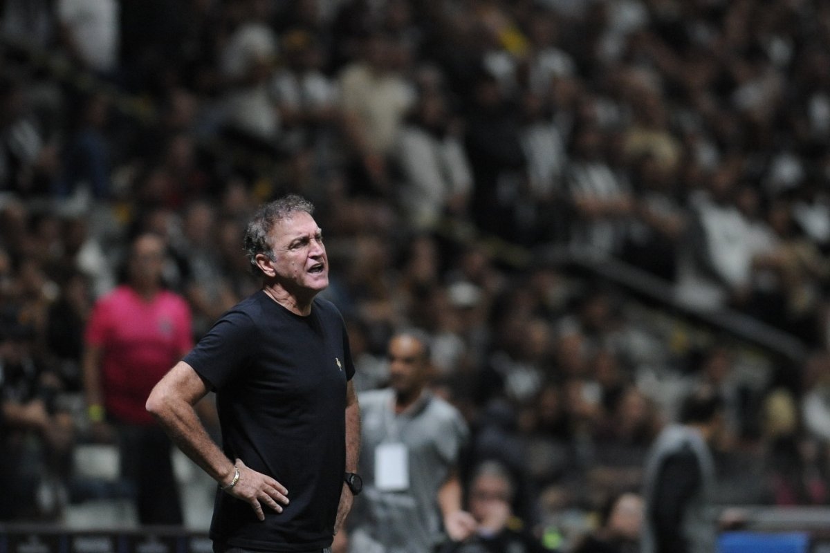 Torcedores do Atlético não estão satisfeitos com os desempenhos recentes da equipe comandada por Cuca (foto: Alexandre Guzanshe/EM/DA.Press)