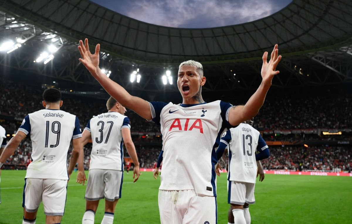 Tottenham bate Manchester United, é campeão da Liga Europa e encerra jejum de 17 anos