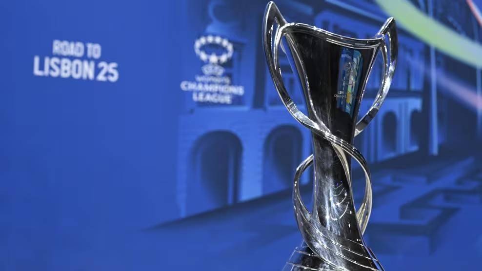 Troféu de campeão da UEFA Champions League Feminina 2024/2025 (foto: UEFA Champions League/Divulgação)