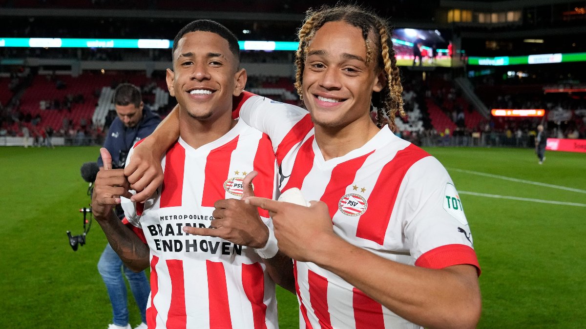 Savinho e Xavi Simons jogaram juntos no PSV, da Holanda (foto: Divulgação/PSV)