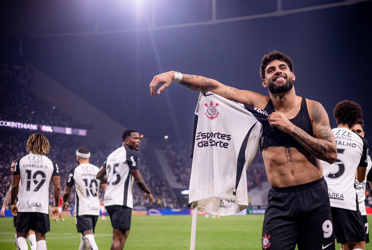 Yuri Alberto comemorando seu terceiro gol na partida contra o Inter pela Série A do Campeonato Brasileiro (foto: Rodrigo Coca/Corinthians)