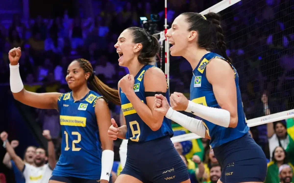 Jogadoras da Seleção Brasileira Feminina de Vôlei em quadra (foto: Mauricio Val/FV Imagem/CBV)