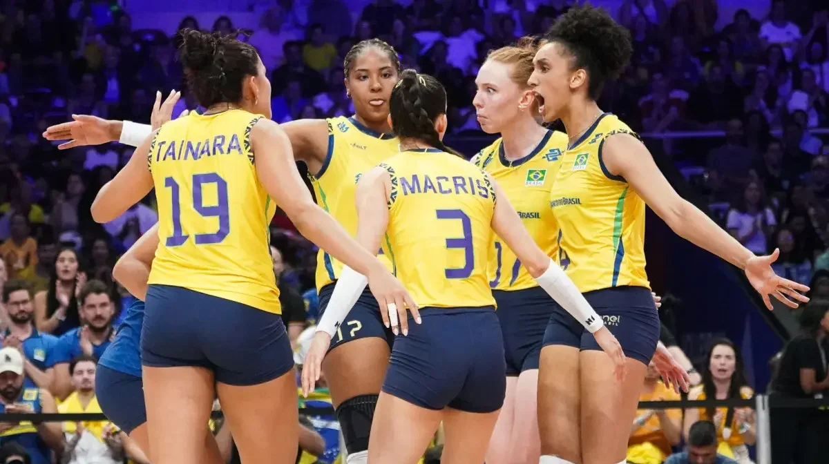 Seleção Brasileira Feminina de Vôlei em quadra (foto: Mauricio Val/FV Imagem/CBV)