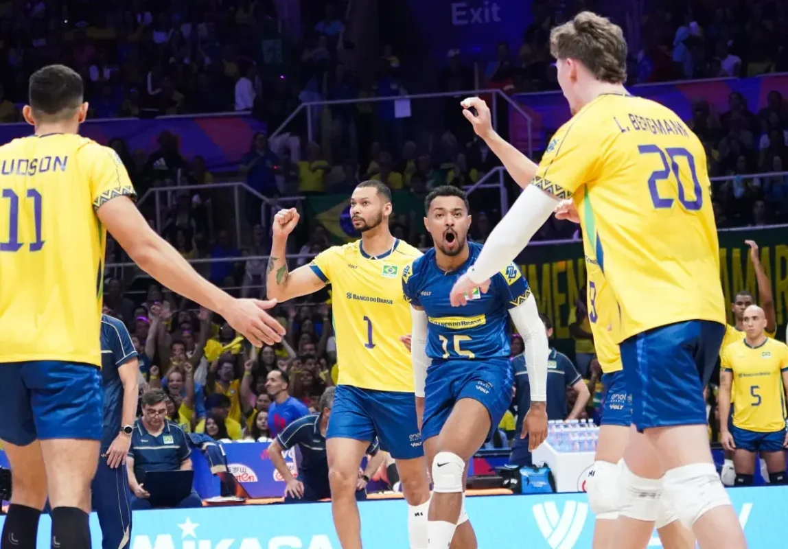Seleção Brasileira Masculina de Vôlei em quadra (foto: Mauricio Val/FV Imagem/CBV)