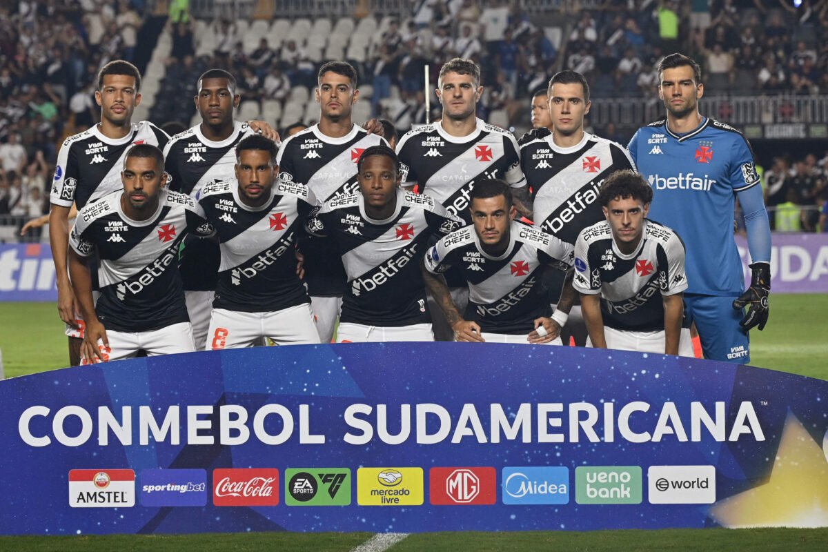 Vasco está nos playoffs da Copa Sul-Americana (foto: MAURO PIMENTEL/AFP)