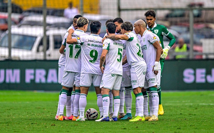 Jogadores do América (foto: Mourão Panda / América)